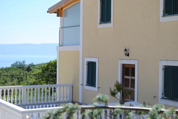 Terrasse mit Blick aufs Meer