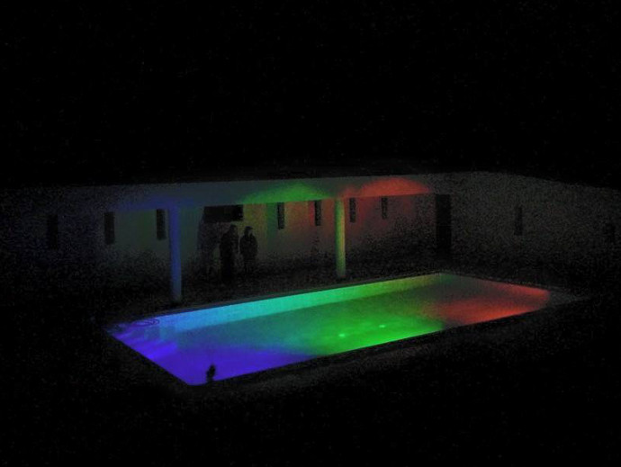 Pool bei Nacht